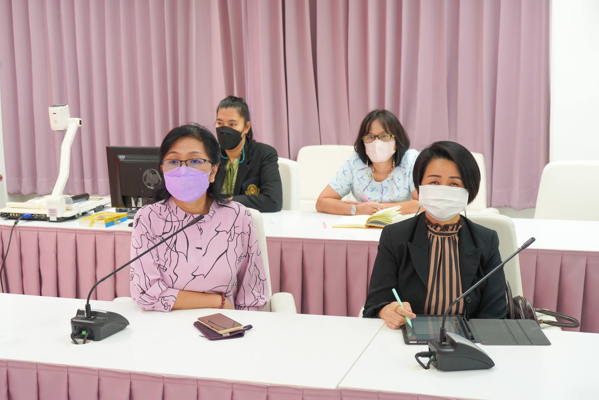 การประชุมแลกเปลี่ยนเรียนรู้โครงการสำนักงานสีเขียวกับหน่วยงานต่างๆ ของมหาวิทยาลัยราชภัฏเพชรบุรี 