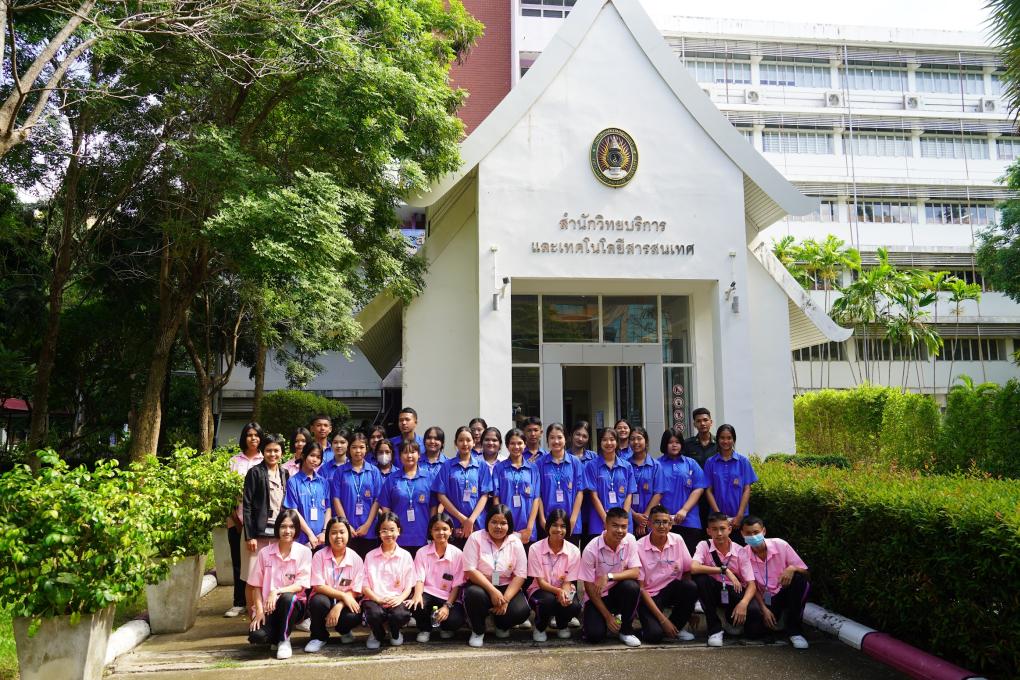 คณะครูและนักเรียนโรงเรียนคงคาราม จังหวัดเพชรบุรี เข้าเยี่ยมชมสำนักวิทยบริการและเทคโนโลยีสารสนเทศ และศูนย์เรียนรู้ศาสตร์พระราชาและภูมิปัญญาราชภัฏเพชรบุรี เพื่อส่งเสริมการเรียนรู้ให้กับนักเรียน ได้รับแนวคิดรวมถึงทักษะใหม่ๆ มาประยุกต์ใช้ในการดำเนินงานของห้องสมุด