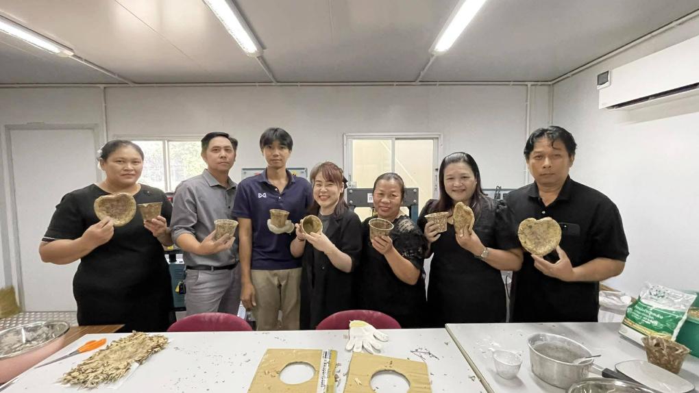 สำนักวิทยบริการเทคโนโลยีสารสนเทศ ร่วมกับสาขาวิชาวิศวกรรมพลังงาน และสาขาวิชานวัตกรรมการท่องเที่ยวและการโรงแรม มหาวิทยาลัยราชภัฎเพชรบุรี จัดกิจกรรม “ปั้นใบให้ปันรักษ์” ใน 