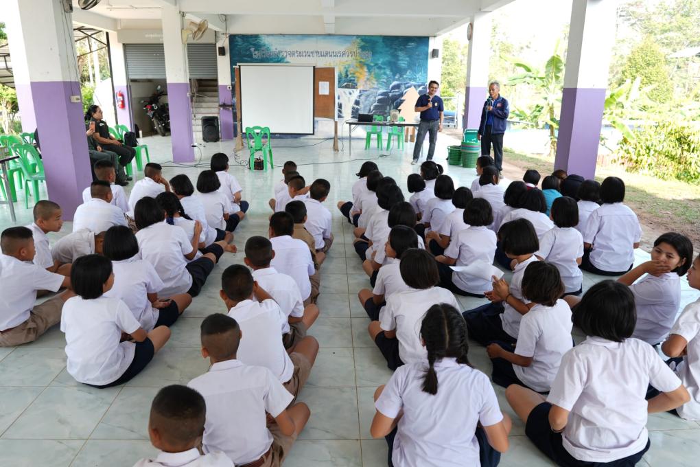 สำนักวิทยบริการและเทคโนโลยีสารสนเทศ มหาวิทยาลัยราชภัฏเพชรบุรี ลงพื้นที่ดำเนินกิจกรรมส่งเสริมการอ่านด้านสิ่งแวดล้อมและการอบรมยุวบรรณารักษ์ ให้แก่คณะครูและนักเรียน ณ โรงเรียนตำรวจตระเวนชายแดนนเรศวรป่าละอู จังหวัดเพชรบุรี