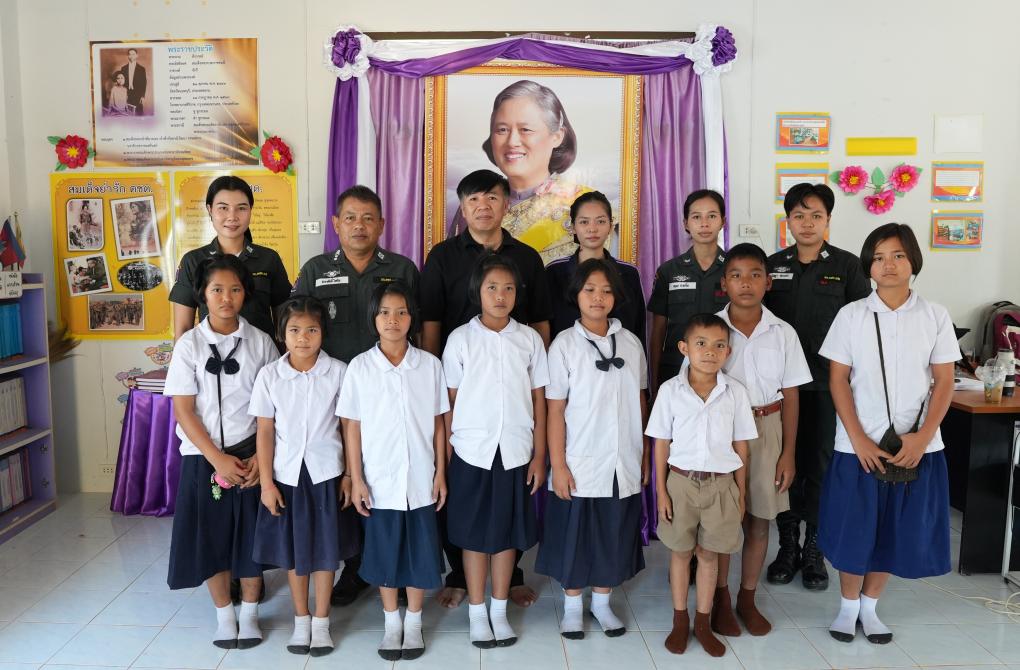 สำนักวิทยบริการและเทคโนโลยีสารสนเทศ มหาวิทยาลัยราชภัฏเพชรบุรี ได้ลงพื้นที่ดำเนินกิจกรรมอบรมเชิงปฏิบัติการ “ยุวบรรณารักษ์และครูบรรณารักษ์ห้องสมุดโรงเรียนตำรวจตระเวนชายแดน” ณ โรงเรียนตำรวจตระเวนชายแดนบ้านแพรกตะคร้อ ตำบลบึงนคร อำเภอหัวหิน จังหวัดประจวบคีรีขันธ์