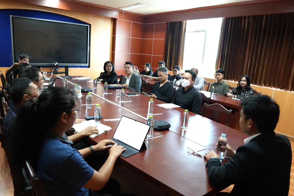 สำนักวิทยบริการและเทคโนโลยีสารสนเทศมหาวิทยาลัยราชภัฏเพชรบุรี ร่วมประชุมหารือและติดตามความก้าวหน้าการดำเนินโครงการตามแผนยุทธศาสตร์ที่ 2 ด้านการผลิตบัณฑิตนักปฏิบัติและการพัฒนาหลักสูตรที่ขับเคลื่อนความต้องการของสังคม เพื่อกำกับ ติดตาม และประเมินผลการดำเนินงานของหน่วยงานที่เกี่ยวข้องให้เป็นไปตามเป้าหมายของมหาวิทยาลัย