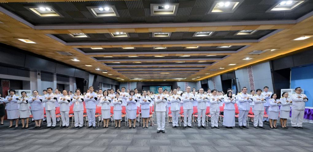 อาจารย์ปิยวรรณ คุสินธุ์ ผู้อำนวนการสำนักวิทยบริการฯ พร้อมด้วยผู้บริหารและบุคลากรสำนัก เข้าร่วมกิจกรรมแสดงเจตจำนงสุจริตและประกาศนโยบาย No Gift Policy จากการปฏิบัติหน้าที่ เพื่อส่งเสริมคุณธรรมและความโปร่งใสในการดำเนินงานของมหาวิทยาลัย 